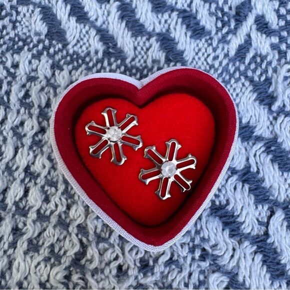 Vintage Avon Snow Petals earrings - Picture 1 of 4